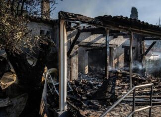Les asseguradores cobreixen les cases cremades per l’incendi però cal guardar fotos, factures i tota la documentació que es pugui privat:-veins-de-les-urbanitzacions-de-calonge-segueixen-l’incendi-«amb-molta-por»-per-la-proximitat-de-les-flames