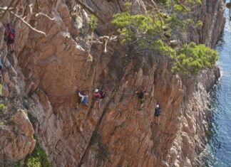 Sant Feliu de Guíxols rebutja el tancament definitiu de la via ferrada de la Cala del Molí privat:-el-govern-ordena-el-tancament-definitiu-de-la-via-ferrada-de-la-cala-del-moli