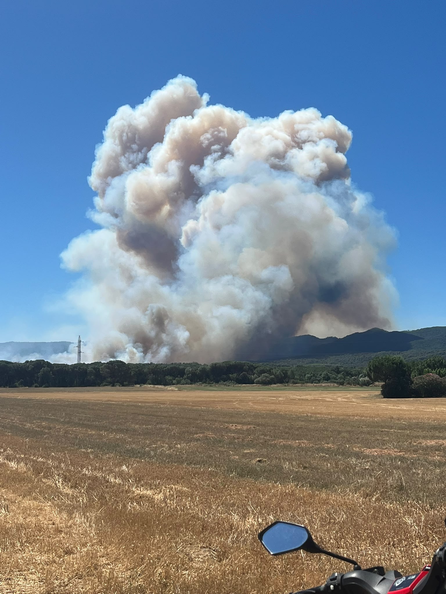 Incendi vist des de la Bisbal