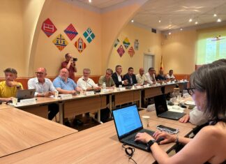 El Govern i la Diputació acorden millorar la gestió del massís de les Gavarres Reunió alcaldes Gavarres Baix Empordà
