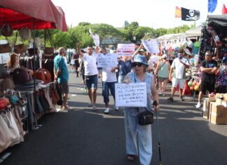 Els marxants de Platja d’Aro arrenquen una mobilització indefinida per exigir que el consistori autoritzi més parades marxants platja d'aro