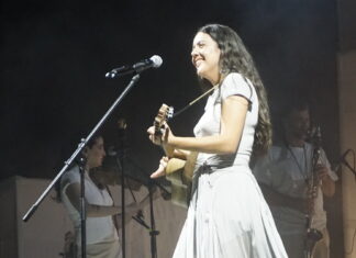 Valeria Castro emociona el públic de Cap Roig amb un concert íntim i ple de tendresa
