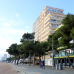 Platja d’Aro dona temps a l’Estat per aplicar la sentència i desafectar les 850 propietats del passeig a preu simbòlic