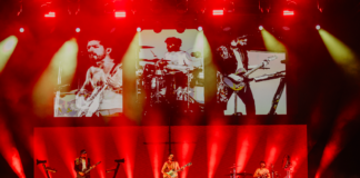 Més de 2.000 persones omplen el Guíxols Arena en una nit d’indie rock amb Siloé, Éxtasis i Repion