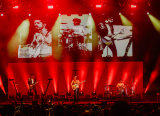 Més de 2.000 persones omplen el Guíxols Arena en una nit d’indie rock amb Siloé, Éxtasis i Repion