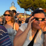 Milers de persones segueixen l’eclipsi des de diversos punts del Baix Empordà