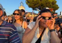 Milers de persones segueixen l’eclipsi des de diversos punts del Baix Empordà