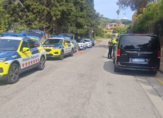 Els Mossos d’Esquadra detecten prop d’un centenar d’infraccions en taxis i transports amb conductor a la Costa Brava
