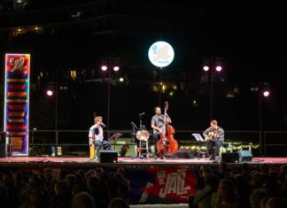 Libèrica Trio captiva Platja d’Aro amb la seva fusió de música tradicional catalana, jazz i flamenc