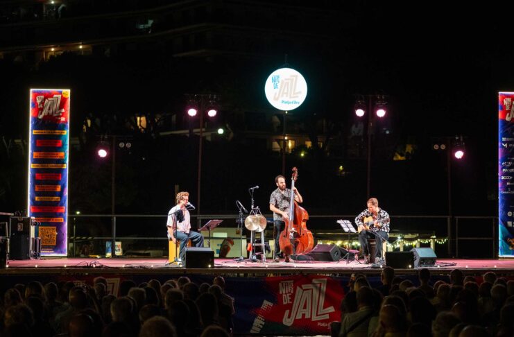 Libèrica Trio captiva Platja d’Aro amb la seva fusió de música tradicional catalana, jazz i flamenc