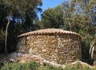 El pou de glaç del Molí d’en Ribes recupera la seva estructura després de la restauració Pou del glaç cruïlles monells i sant sadurní de l'heura
