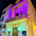 Palamós il·lumina de fúcsia l’Ajuntament pel Dia Mundial de la Síndrome de Turner