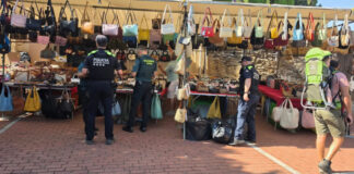 La Policia Local de Begur i la Guàrdia Civil intervenen més de 1.100 articles falsificats al mercat setmanal Begur mercat