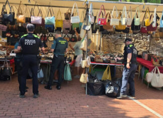 La Policia Local de Begur i la Guàrdia Civil intervenen més de 1.100 articles falsificats al mercat setmanal Begur mercat
