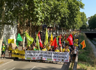 Uns 650 docents es manifesten a Girona i deixen clar al Govern «que només és un avís» a principi de curs Protesta Docents Girona / ACN